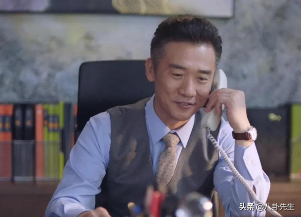 《突圍》8位主演年輕舊照:閆妮土味十足,秦嵐“變臉”太明顯 《突圍》8位主演年輕舊照:閆妮土味十足,秦嵐“變臉”太明顯