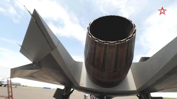 俄“獵人”隱形無人機大量細節曝光,美媒:發動機尾噴管太“暴露” 俄“獵人”隱形無人機大量細節曝光,美媒:發動機尾噴管太“暴露”