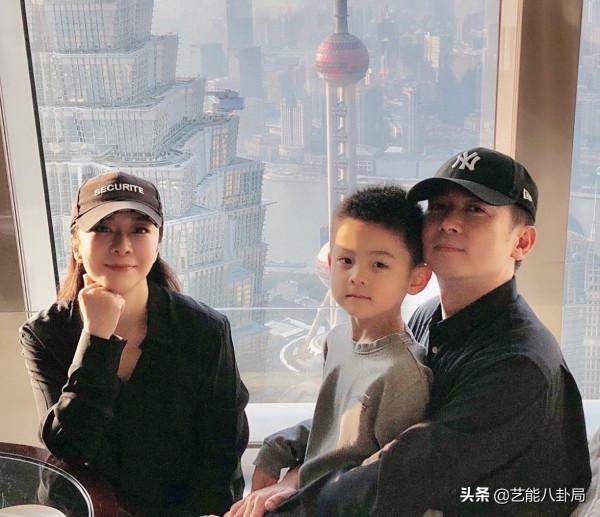 保劍鋒：站隊被罵9年，為46歲妻子停工2年，不紅背後的經歷太唏噓