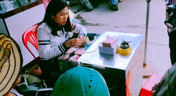 越南真“土豪”!路邊擺放了成堆的錢幣,卻沒人敢搶 越南真“土豪”!路邊擺放了成堆的錢幣,卻沒人敢搶