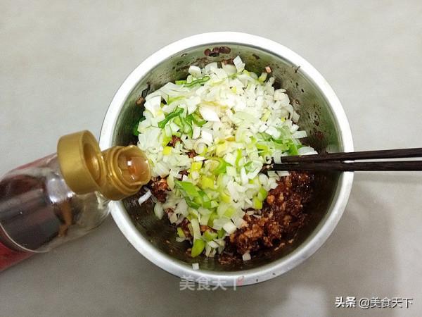 這樣的餡餅你喜歡嗎?皮薄餡多,用料十足!一口下去滿嘴留香 這樣的餡餅你喜歡嗎?皮薄餡多,用料十足!一口下去滿嘴留香