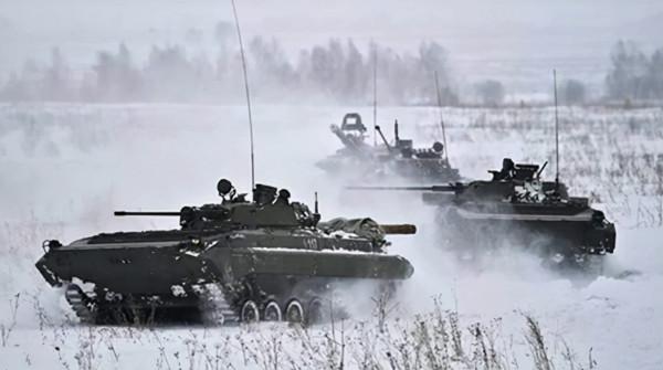 1月12日，俄軍實彈演習；美軍艦隊闖入南海；日本提出抗議