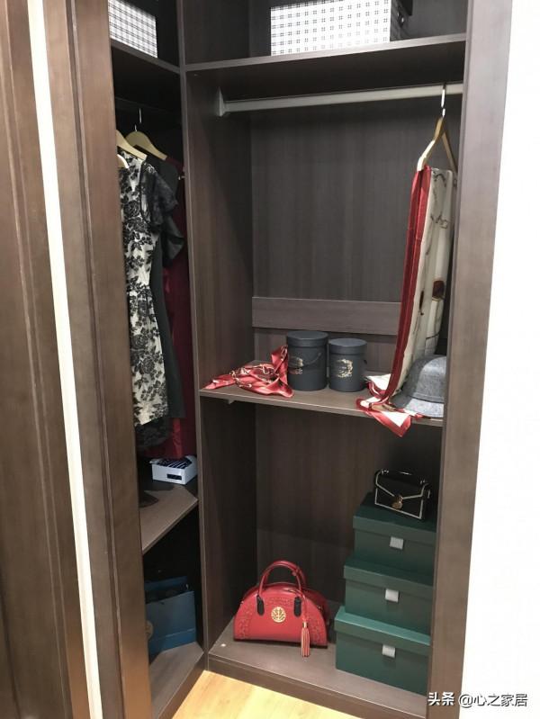 130㎡時尚復古風格的家居裝修,房門都是到頂設計,房子更顯大氣 130㎡時尚復古風格的家居裝修,房門都是到頂設計,房子更顯大氣