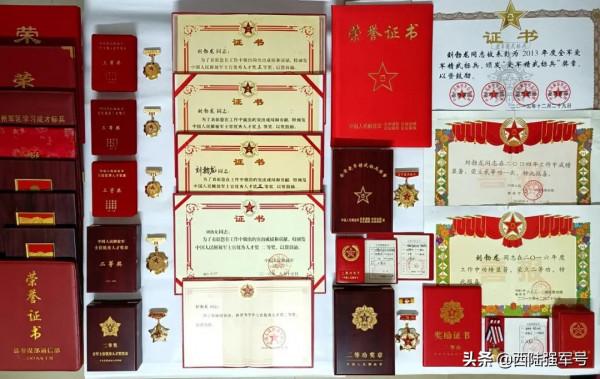 兵王的舊手機,早已看不清按鍵 兵王的舊手機,早已看不清按鍵