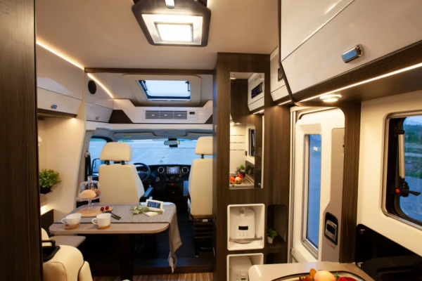 高顏值、高配置還帶乾溼分離衛浴間，高性價比的大馳T型房車來了