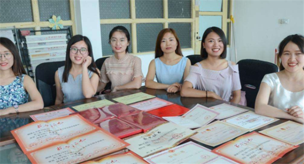 過來人才懂的心酸，&OpenCurlyDoubleQuote;醫生&rdquo;和&OpenCurlyDoubleQuote;教師&rdquo;之間的差距，不僅僅是薪資