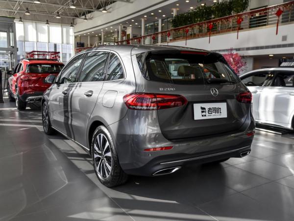 入門的進口豪華轎車，價格低，空間不小，油耗5.9L，實拍賓士B級