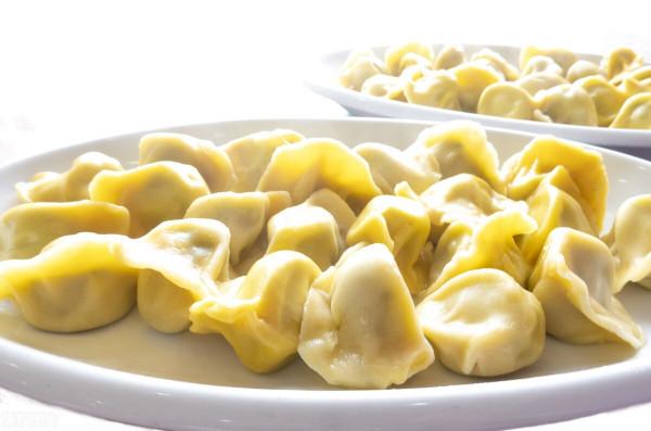 包鮁魚餃子時,牢記調餡小妙招,餃子鮮香味好,營養又好吃 包鮁魚餃子時,牢記調餡小妙招,餃子鮮香味好,營養又好吃