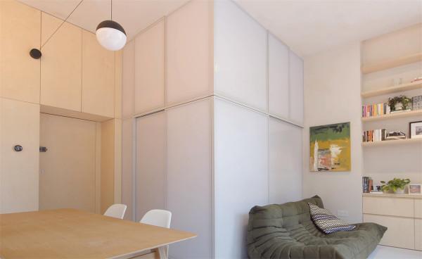 他翻新29㎡蝸居：拆掉隔斷做全開放空間，利用3米4層高做夾層臥室