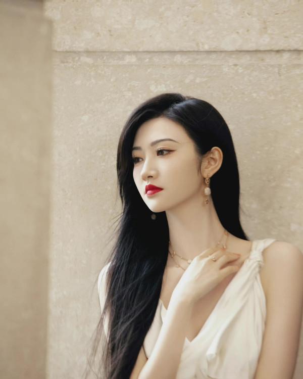 景甜高調現身Dior活動!穿一身白裙變希臘女神,Dior審美太穩定 景甜高調現身Dior活動!穿一身白裙變希臘女神,Dior審美太穩定