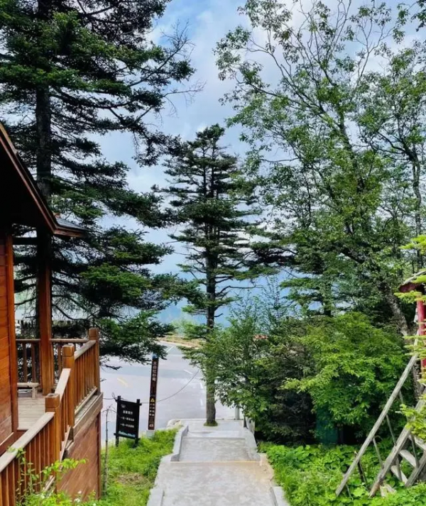 位於陝西境內，秦嶺山脈最高峰，海拔3767.2，你知道是哪裡嗎