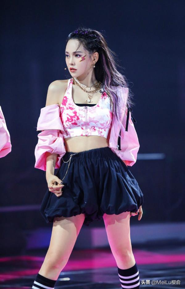 伊能靜時尚又有活力,美如少女,真是凍齡女神 伊能靜時尚又有活力,美如少女,真是凍齡女神