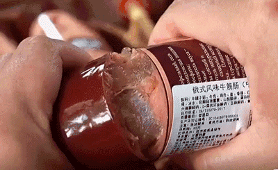 春節狂賣3萬根的俄羅斯香腸，果然名不虛傳！切好就是一盤下酒菜