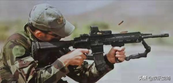 俄部佇列裝AK-12，戰鬥力遠超AK-74，其評價為什麼這麼高