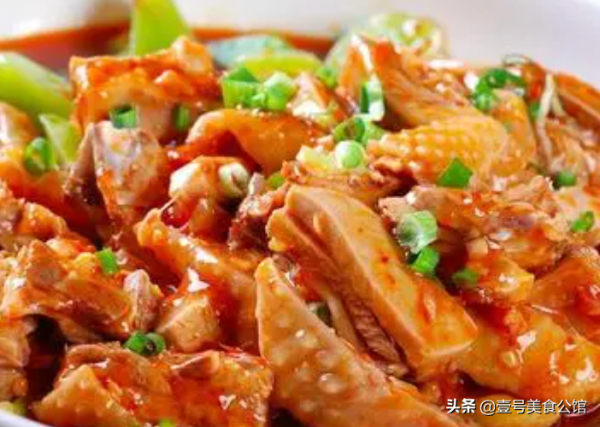 冬日裡，在家燉上一鍋薑汁雞煲，鮮香微辣，美味解饞，家人特愛吃