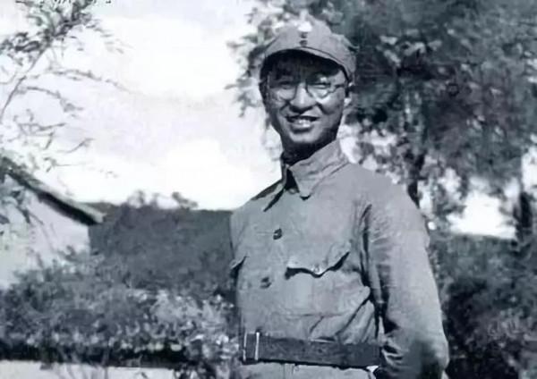 1950年，胡志明到中國搬救兵，主席問他要多少兵，胡：我只要陳賡