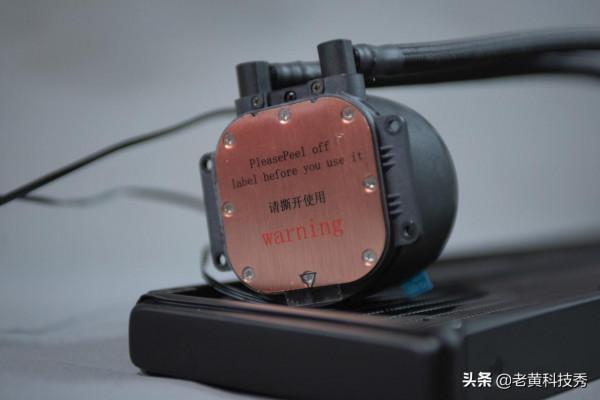 老牌廠商的360水冷真好用？鏡面鏡頭+軸承升級，壓制12代不費勁