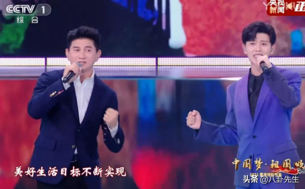 央視國慶晚會：謝霆鋒素顏仍帥氣，劉濤打扮俗氣，黃品源假髮明顯