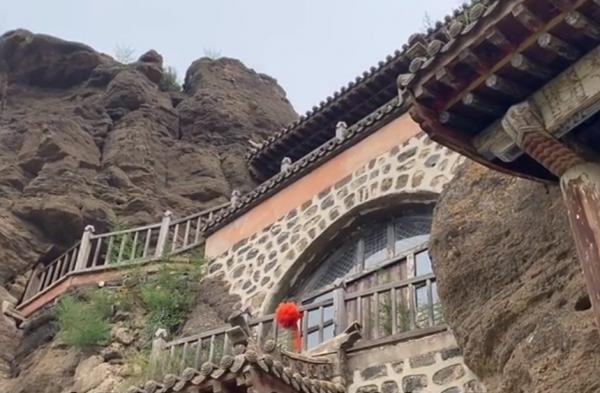 山西岩石縫中,發現1400年前的隋朝道觀,山體上的孔洞是什麼? 山西岩石縫中,發現1400年前的隋朝道觀,山體上的孔洞是什麼?