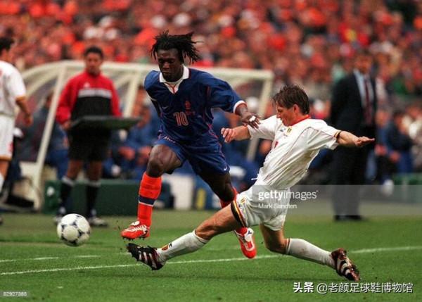 22歲兩奪歐冠，因荷蘭隊內訌失去皇馬主力位置，2400萬歐加盟國米