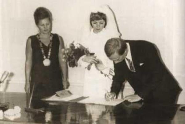 普京的鐵骨柔腸:與前妻相愛30年後無奈放手,單身至今仍未娶新妻 普京的鐵骨柔腸:與前妻相愛30年後無奈放手,單身至今仍未娶新妻