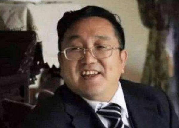 演員句號：再婚娶小11歲妻子“丫蛋”，讓喪子的岳父母晚年不流淚