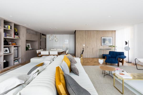 堅持買這套頂樓房,大橫廳打破傳統佈局,沙發放中間有2個客廳了 堅持買這套頂樓房,大橫廳打破傳統佈局,沙發放中間有2個客廳了