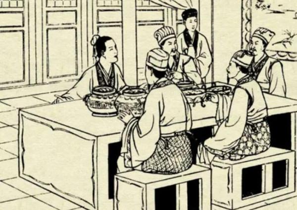 民間故事：打更人夜裡吃壽宴，見紅燈籠熄滅，他敲響銅鑼逃過一劫