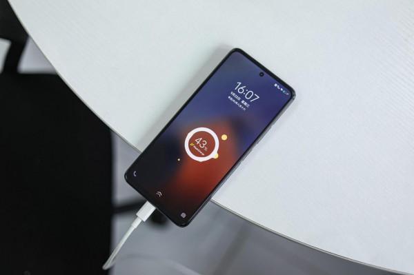 為什麼現在的手機越來越重？