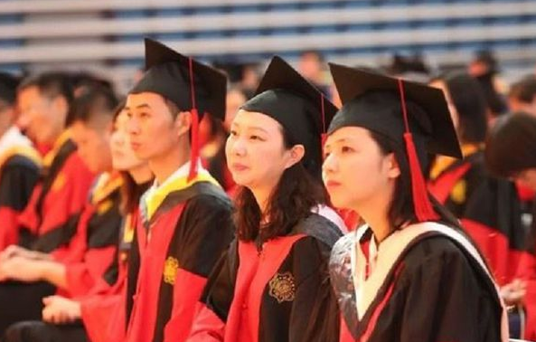 北大教授被學生嫌棄學歷低，只因本科不是985，湘潭大學躺槍