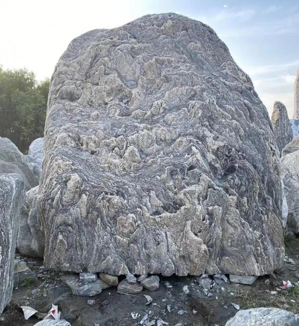 揭秘門口刻字大石頭的背後貓膩 揭秘門口刻字大石頭的背後貓膩