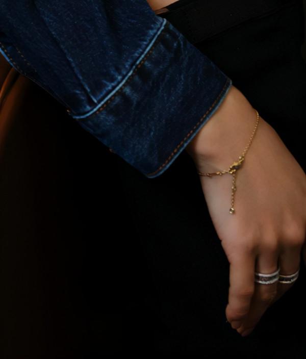 35歲白冰大片曝光，巴掌臉太過消瘦，離婚1年坦言享受單身生活