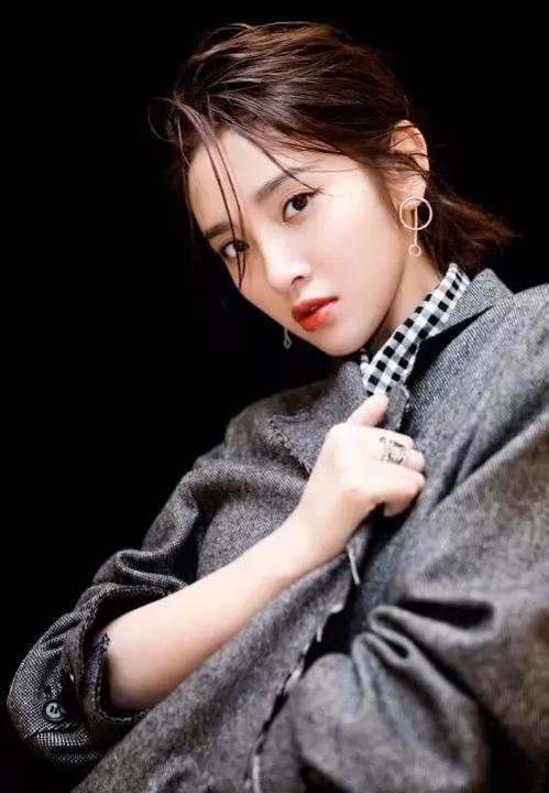 唐藝昕講述自己的愛情觀：足夠相愛是婚姻必備條件