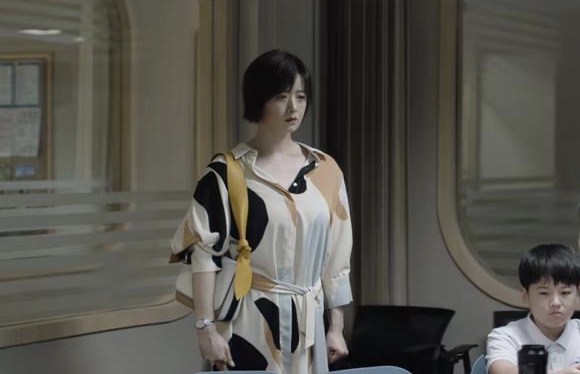 難穿衣被豔壓,明明已經瘦成了麻桿,大骨架小臉蛋卻讓她們顯太壯 難穿衣被豔壓,明明已經瘦成了麻桿,大骨架小臉蛋卻讓她們顯太壯