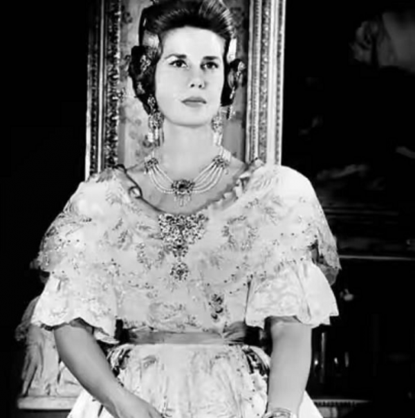 82歲西班牙女富豪為愛瘋狂,為嫁小24歲公務員男友,放棄百億財產 82歲西班牙女富豪為愛瘋狂,為嫁小24歲公務員男友,放棄百億財產