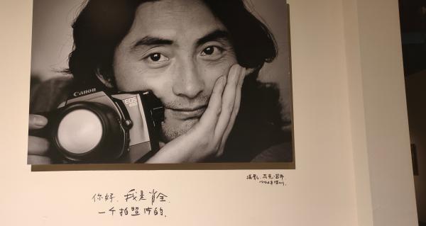 評展｜劉小東仍在寫實，但“三峽移民”的擊中感再也沒了