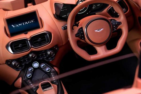 阿斯頓&CenterDot;馬丁2022款 Vantage，運動豪華，彰顯貴族氣質