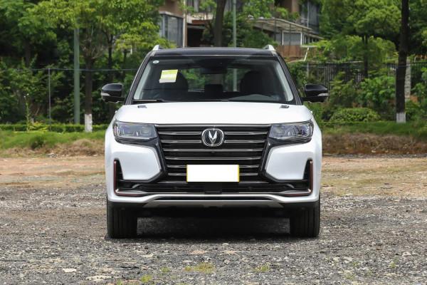 四驅+233馬力，車長近5米，造型霸氣，價格便宜，帶你看長安CS95