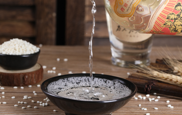 國內2大“憋屈”酒，都是貨真價實的純糧，卻沒“露臉的機會”