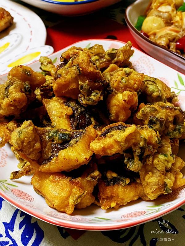 寶寶每天拿書當餐單,老母親很無奈 寶寶每天拿書當餐單,老母親很無奈