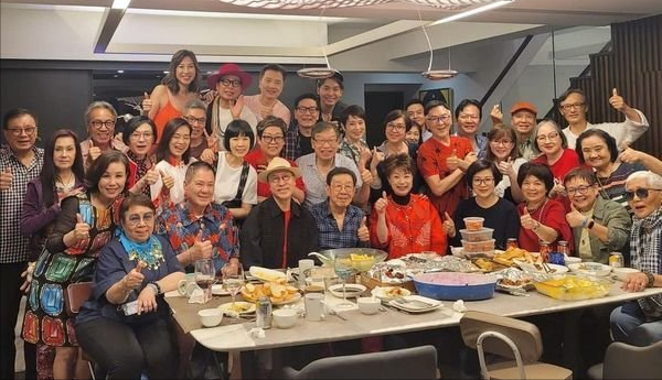 TVB老戲骨胡楓太活躍，棄千萬身家當演員，89歲唱跳3小時零失誤