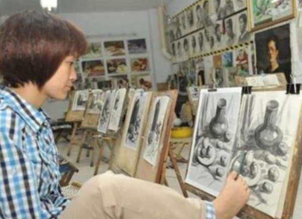 無臂女孩李智華:用腳寫書法獲全國大獎,專家:不夠格,是鬼畫符 無臂女孩李智華:用腳寫書法獲全國大獎,專家:不夠格,是鬼畫符