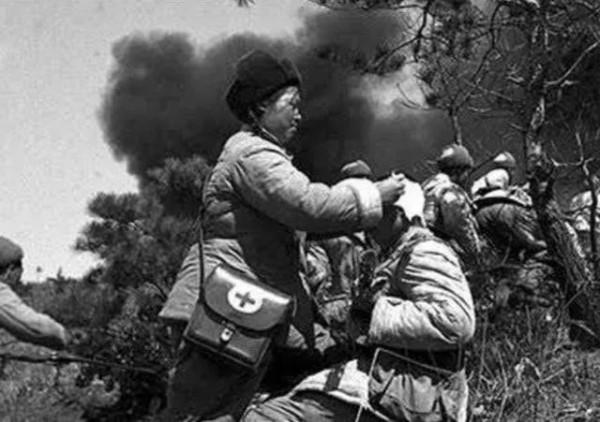 1951年彭德懷與主席臥房密談，周總理帶頭拍板，扭轉抗美援朝戰局