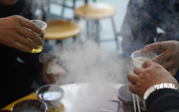 國內幾款“尷尬酒”，敗於包裝，但行家一箱箱買，前所未有的好