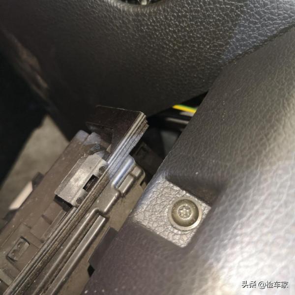 6萬多買輛才開四年的大眾寶來,扒開膠條讓人痛惜,賣家套路深 6萬多買輛才開四年的大眾寶來,扒開膠條讓人痛惜,賣家套路深