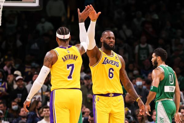 詹皇復出被血虐，但莫笑下山的神，媒體認為的詹皇接班人怎麼樣了