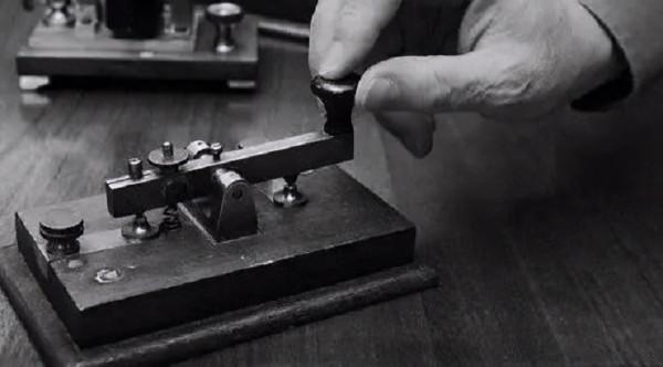 1946年,一國軍少將拿槍威脅地下黨員:幫我傳份情報給葉劍英 1946年,一國軍少將拿槍威脅地下黨員:幫我傳份情報給葉劍英