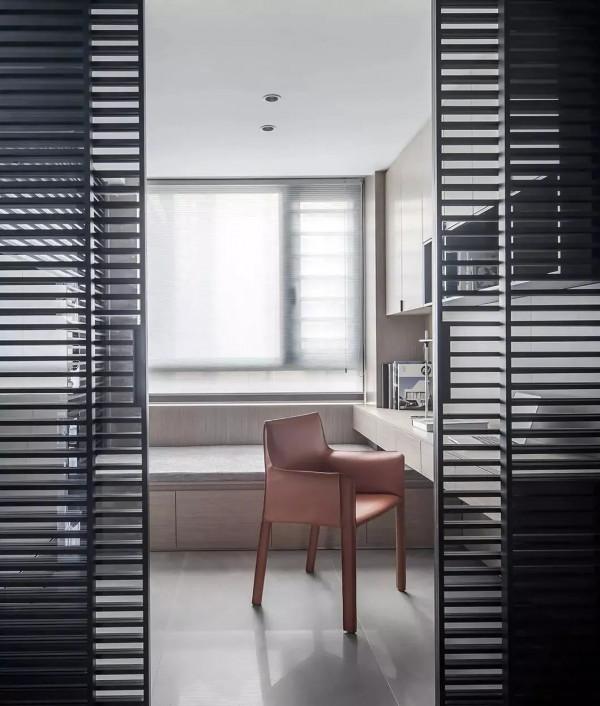 木飾面+黑色百葉,優雅? 木飾面+黑色百葉,優雅?