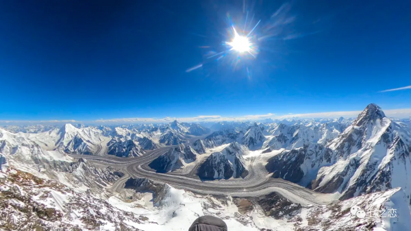 8407米！Antoine再創滑翔傘世界紀錄 無氧飛越布洛阿特峰