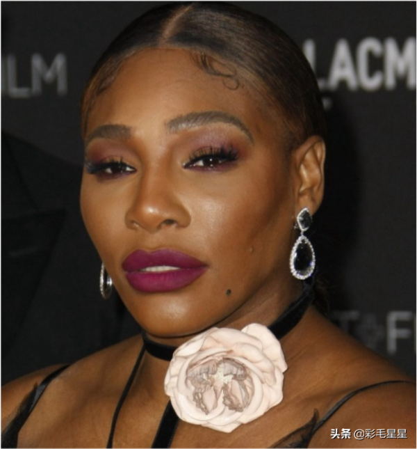 小威現身2021年LACMA藝術與電影盛典 身穿黑色禮服驚豔亮相